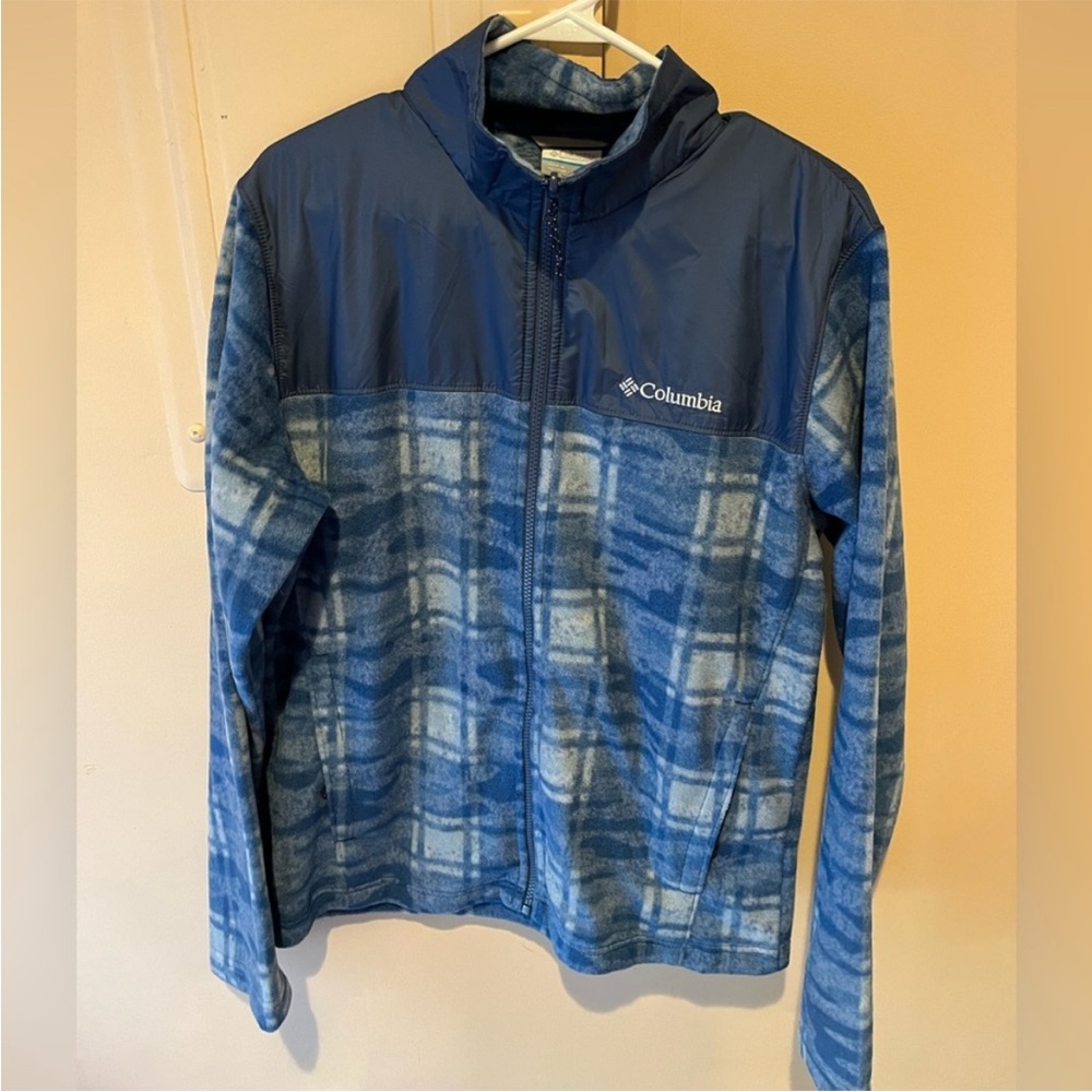 Lightly used Men lightweight fleece Columbia jacket